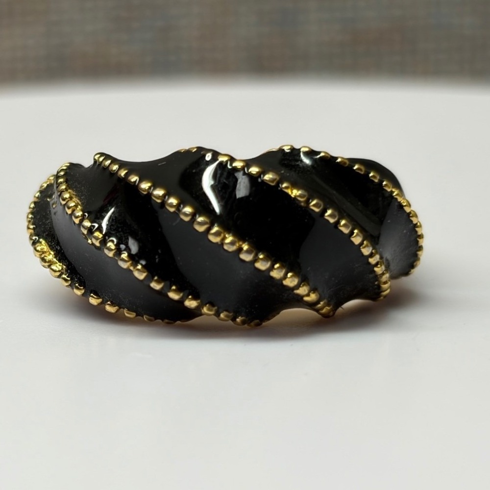 Vintage Gold Tone Black Enamel Dome Ring Twisted Ribbed Statement Size 8.5